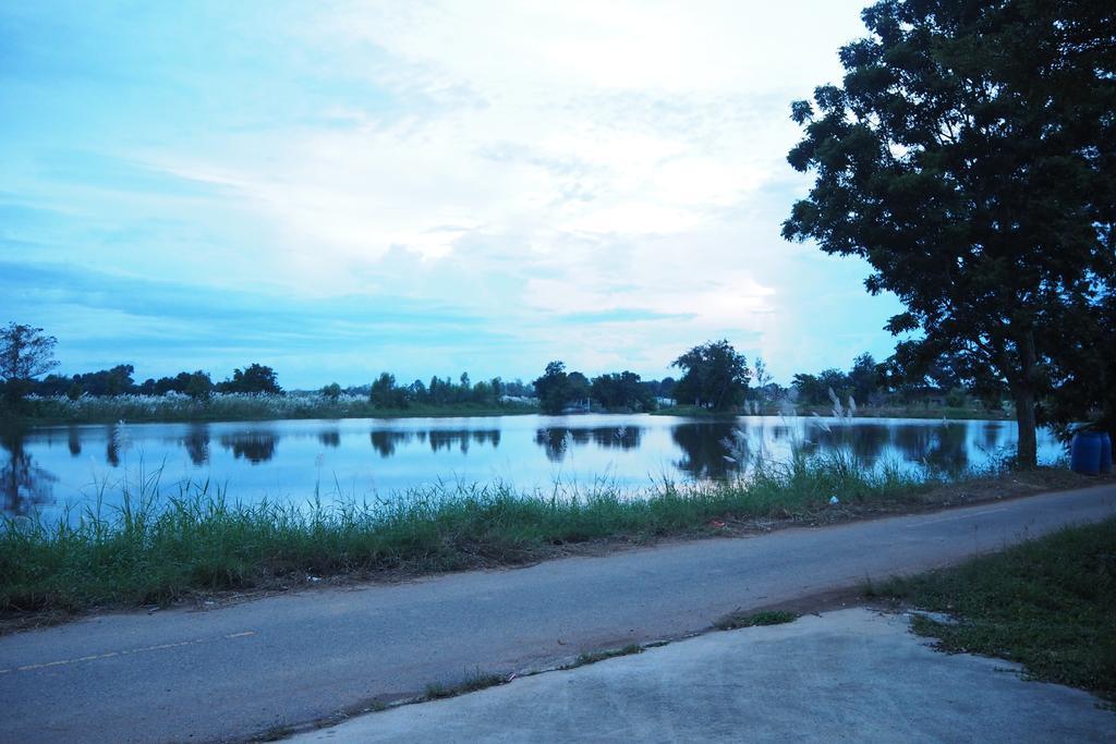 Rimmueng Resort Phanom Sarakham エクステリア 写真